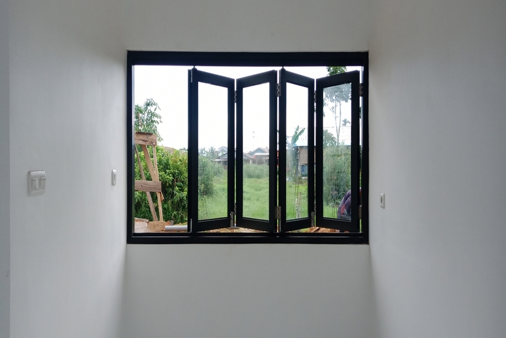 Savoring Scenic Views with Bi-Fold Windows in Picturesque Locations